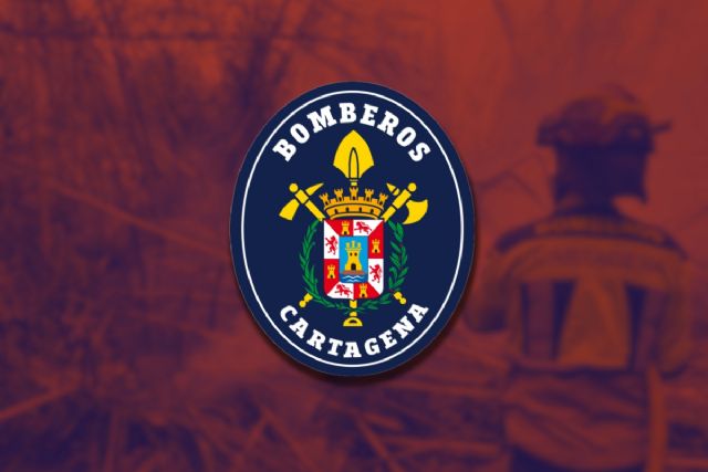 Bomberos de Cartagena apagan un incendio en la cocina de una vivienda