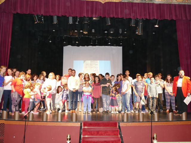 Alumnos convertidos en actores reciben sus premios en la clausura de la XXVIII Muestra de Teatro Escolar
