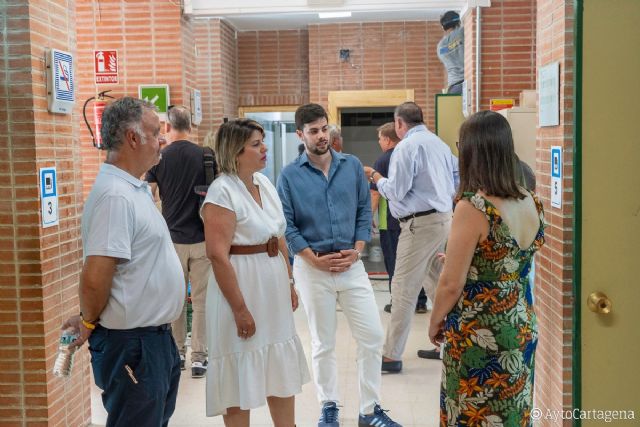 El Ayuntamiento lleva a cabo durante el verano más de una veintena de actuaciones en colegios de Cartagena