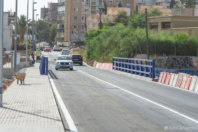 Abierto el puente sobre la rambla de la carretera de Canteras, que ya no sufrirá más cortes de tráfico