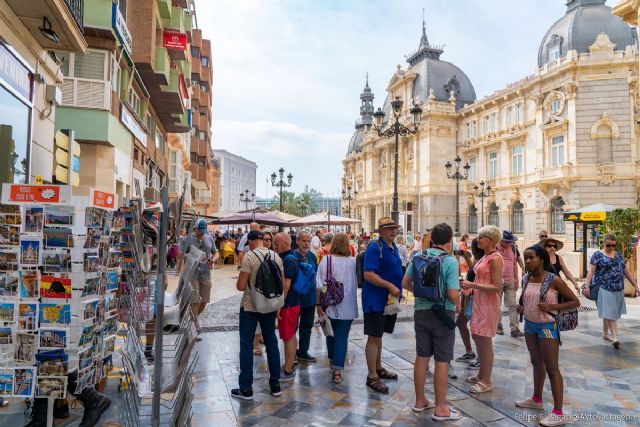 Los comercios de Cartagena sacan sus escaparates a la calle este fin de semana