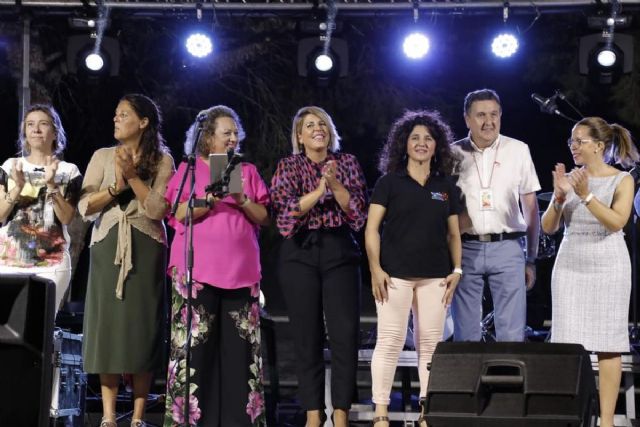 La alcaldesa anuncia en el pregón de las fiestas del Polígono de Santa Ana el próximo inicio de las obras de vallado del Parque de los Exploradores