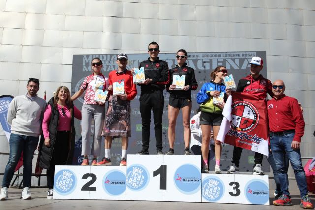 Los corredores del Runtritón María de los Llanos García y José Antonio Agüera ganan la Media Maratón de Cartagena