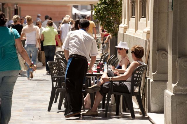 El empleo aguanta en agosto en Cartagena, que sigue reduciendo el paro más que la región y España