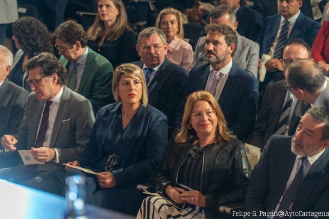 La alcaldesa asiste al acto de apertura del curso académico en el 25 aniversario de la UPCT