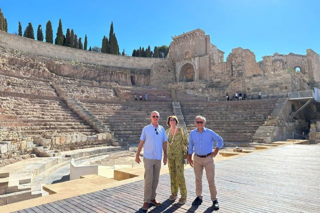 El catedrático en Metodología Arqueológica de la Universidad de Bari, Giuliano Volpe, sorprendido por el extraordinario trabajo realizado en el Molinete tras visitar el Museo Foro Romano