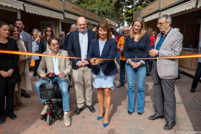 La Plaza de España acoge ´Inclusiones´, la III Feria de Entidades de Personas con Discapacidad