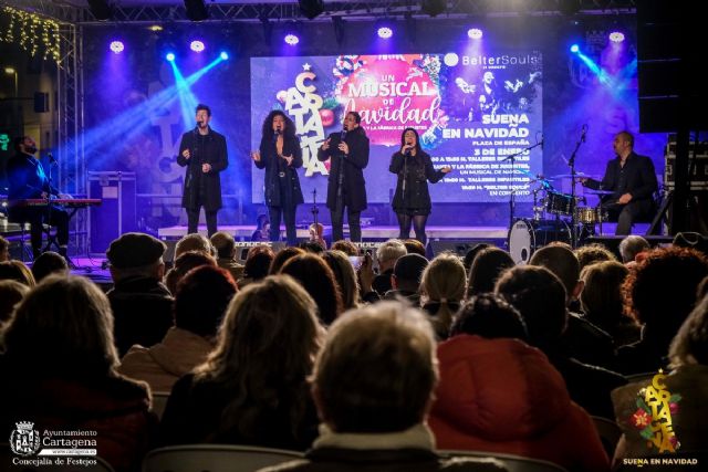 Más de 30.000 personas participan en ´Sueña la Navidad´ en la Plaza de España