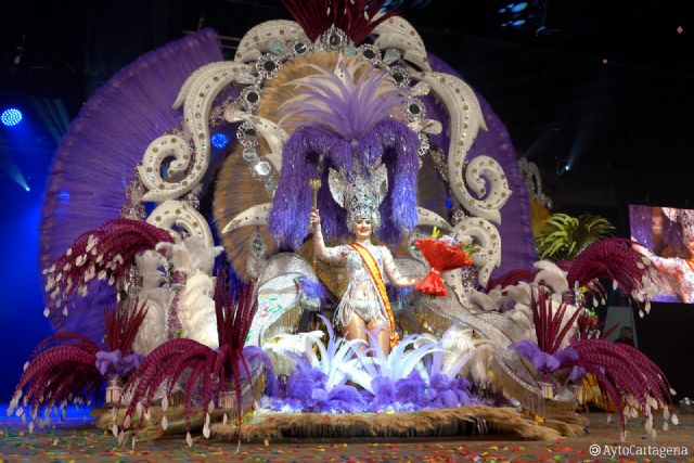 Soledad González, reina del Carnaval de Cartagena con Salgueiro