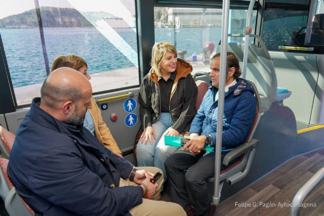 El Ayuntamiento ofrece wifi gratis en los buses que renuevan la mitad de la flota