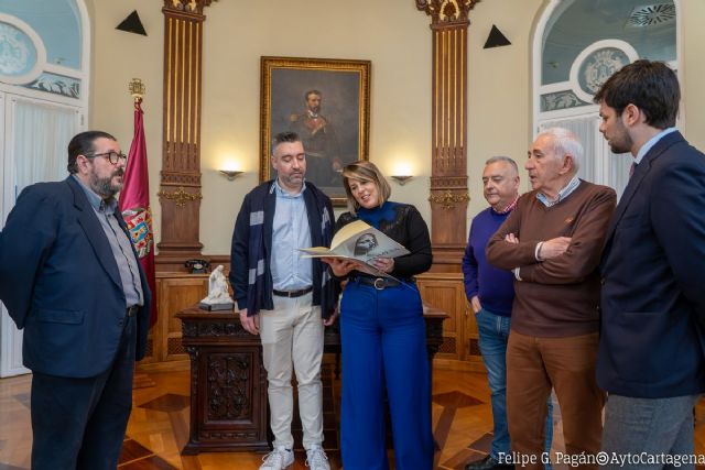 La alcaldesa recibe la marcha ´Promesa´ como Madrina de Honor del Centenario de La Piedad