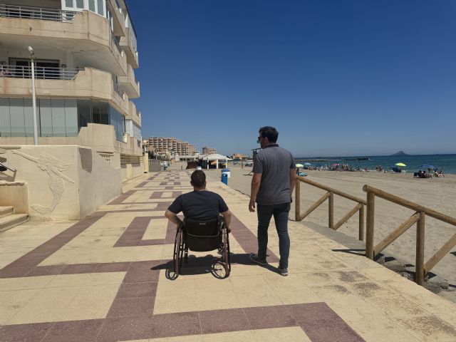 MC reivindica una mayor accesibilidad en las playas de Cartagena para las personas con movilidad reducida