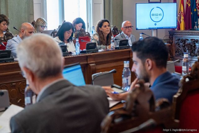 El pleno aprueba definitivamente la modificación de la ordenanza de mercados que los abrirá a nuevas actividades gastronómicas y de restauración