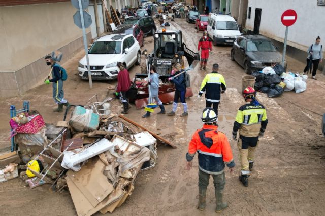 ACTUALIZACIÓN: Cartagena envía a Valencia un relevo de personal de emergencias y recoge comida y productos básicos en dependencias municipales