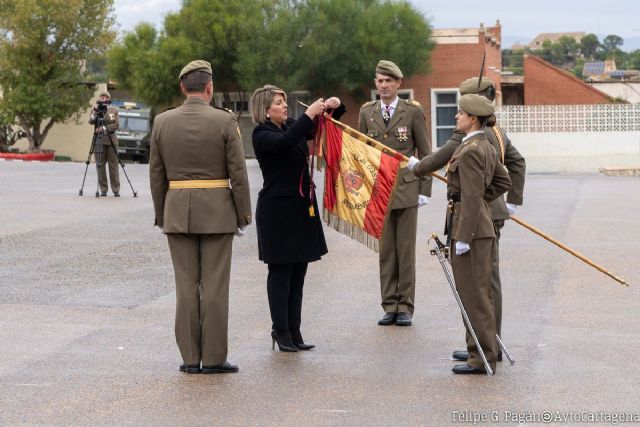 El Ayuntamiento honra al Regimiento de Artillería Antiaérea 73 con la Medalla de Oro de la ciudad