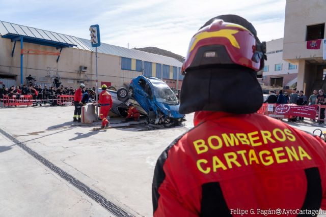 Siete equipos de bomberos participan en el Primer Encuentro de Rescate en Accidentes de Tráfico en Cartagena