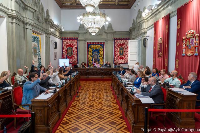 El Pleno de Cartagena rechaza la granja acuícola frente a La Azohía y apoya la creación de aulas abiertas para niños con discapacidad en el municipio