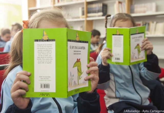 La Red de Bibliotecas organiza actividades infantiles en sus instalaciones y centros educativos de Cartagena