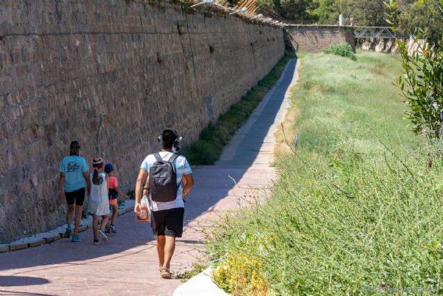 Sale a contratación la terminación de la senda del Espacio Algameca que discurre a los pies de la Muralla