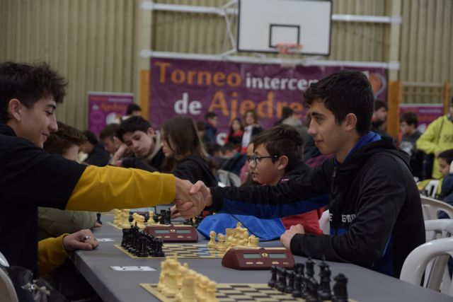 Más de doscientos estudiantes compiten en el Torneo Intercentros de Ajedrez del IES Los Molinos