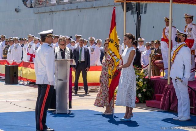 La Reina Letizia amadrina la entrega de la bandera de la Fuerza de Guerra Naval Especial de la Armada en Cartagena