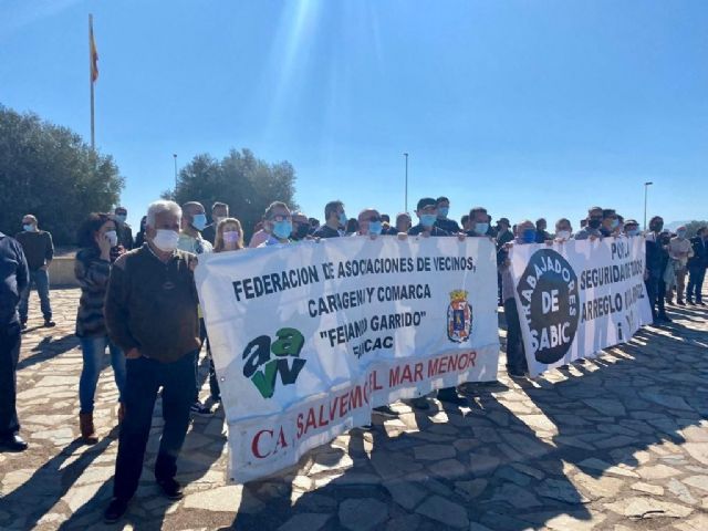 Carmina Fernández: 'La carretera de La Aljorra, que conecta la autovía con Sabic, no puede seguir en el estado que se encuentra ni un día más'