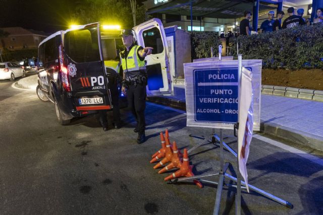 La Policía Local de Cartagena disuelve varios botellones en Cabo de Palos, La Manga y La Azohía este fin de semana