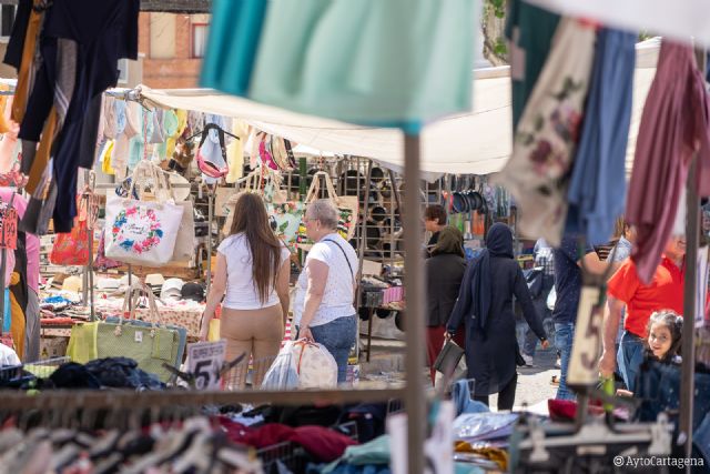 El mercado ambulante del Cénit abrirá el día de la Fiesta Nacional Española