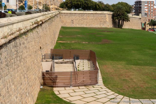 Comienzan las obras de mejora de la Puerta del Socorro de la Muralla de Carlos III