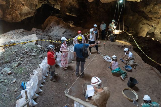 Nuevas visitas guiadas a Cueva Victoria, las murallas romanas y el cementerio de Los Remedios