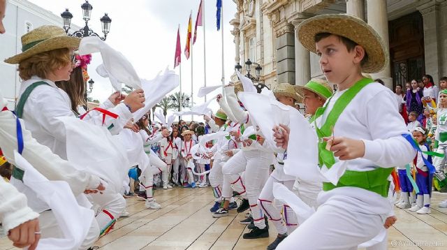 El pasacalles escolar del Carnaval se aplaza al martes por el viento