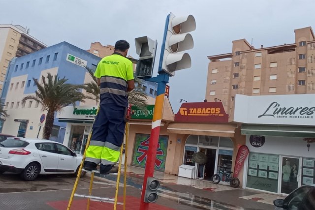 Inversión municipal de más de 250.000 euros para renovar semáforos y reparar instalaciones de baja tensión