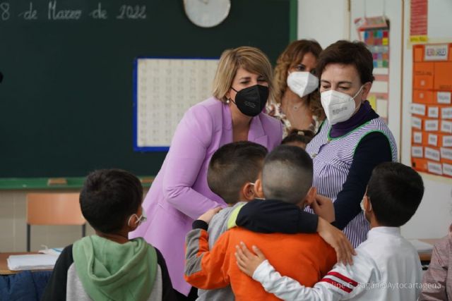 La alcaldesa responde a las preguntas de los alumnos del colegio Asdrúbal de Lo Campano 