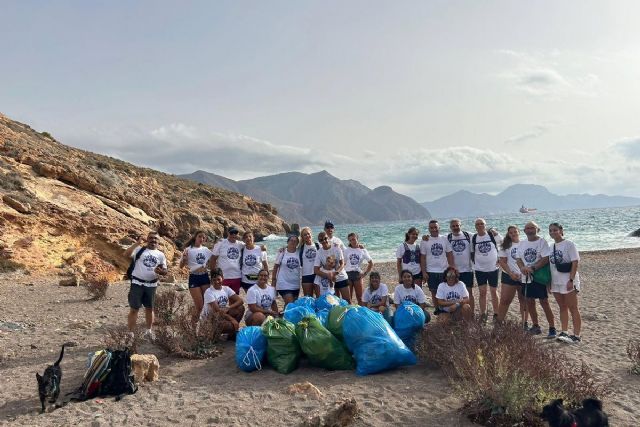 El Ayuntamiento refuerza las labores de mantenimiento y limpieza en Cabo Tiñoso