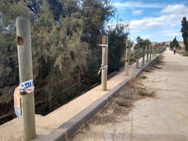 Sí Cartagena denuncia el mal estado de la barandilla del paseo que une la Azohía con Isla Plana