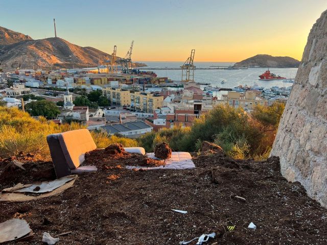 MC pone a la vista la dejadez y el abandono del Castillo de los Moros por parte del Gobierno local