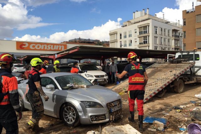 El Ayuntamiento de Cartagena suma maquinaria de limpieza y envía un relevo de emergencias a las inundaciones de Valencia