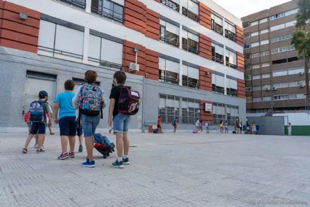 El Ayuntamiento pondrá un ascensor en el colegio de San Isidoro y Santa Florentina tras mejorar más de veinte centros en Navidad