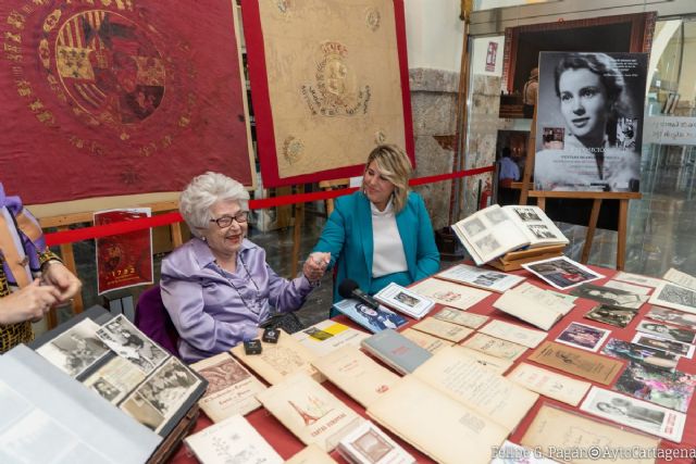 María Teresa Cervantes entrega parte de su legado al archivo municipal de Cartagena