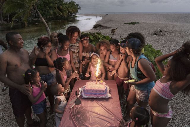 Juan Manuel Díaz Burgos capta la esencia de la vida de los dominicanos alrededor de los ríos en ´Fluye´