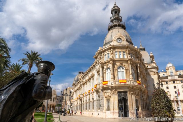 La Fiesta Nacional se celebra en Cartagena con actos culturales y visitas al Arsenal Militar