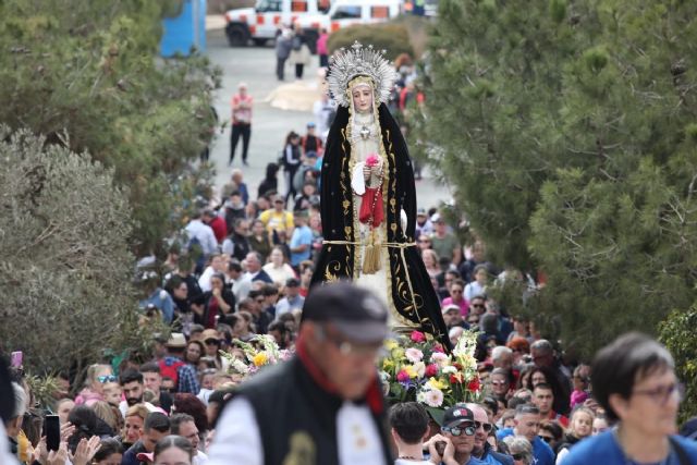 Cartagena acompaña a la Virgen de la Soledad hasta su ermita en el Monte Calvario