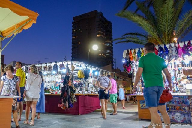 Vía Pública adjudica los cuatro puestos vacantes en el mercado de artesanía de la Plaza Bohemia de La Manga