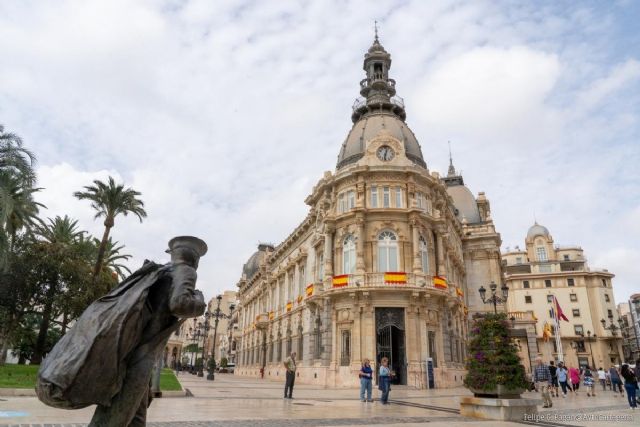 Cartagena se engalana para la celebración de la Fiesta Nacional