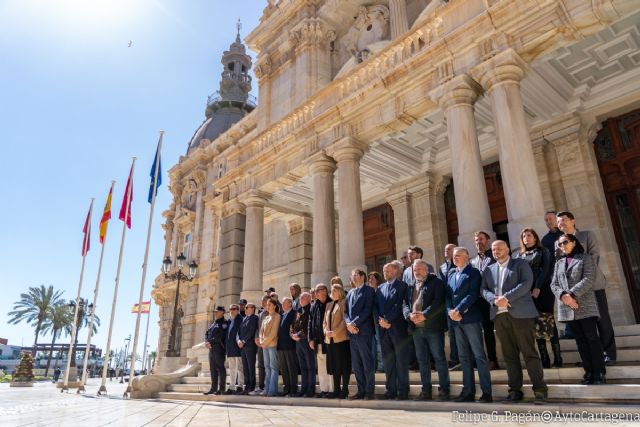 El Ayuntamiento de Cartagena guarda un minuto de silencio en el 20 aniversario del atentado 11-M de Madrid