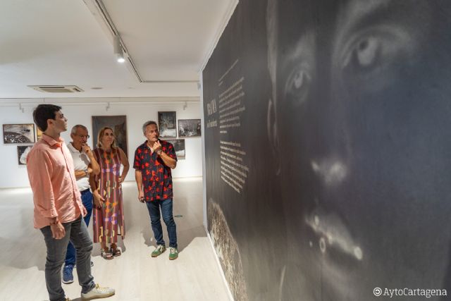 Joan Fontcuberta muestra cómo el paso del tiempo altera las fotografías en La Mar de Músicas de Cartagena