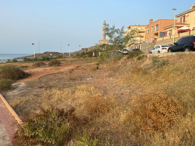 El PSOE denuncia el abandono del paseo marítimo entre el faro y la playa de levante de Cabo de Palos