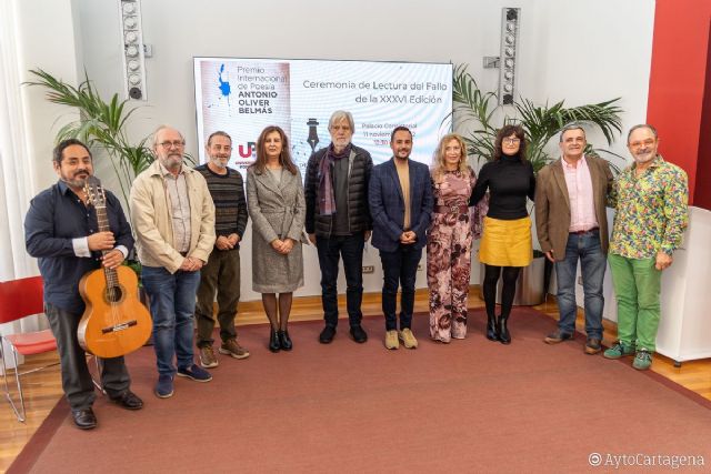 ´Madre materia´ de María Montserrat Ayuso gana en Premio Internacional de Poesía Antonio Oliver