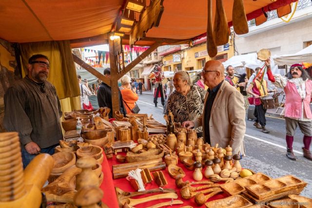 El Mercado Medieval se abre al público con 118 puestos acompañados de espectáculos musicales y artísticos