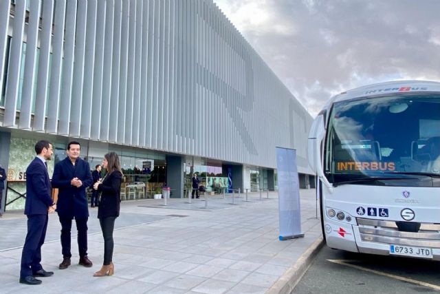 Cartagena estrena nueva conexión de autobuses con el aeropuerto de Corvera